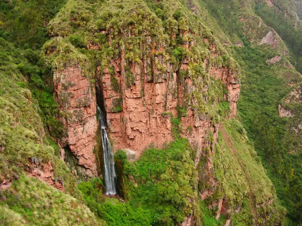 PEROLNIYOC WATERFALL ONE DAY TREK